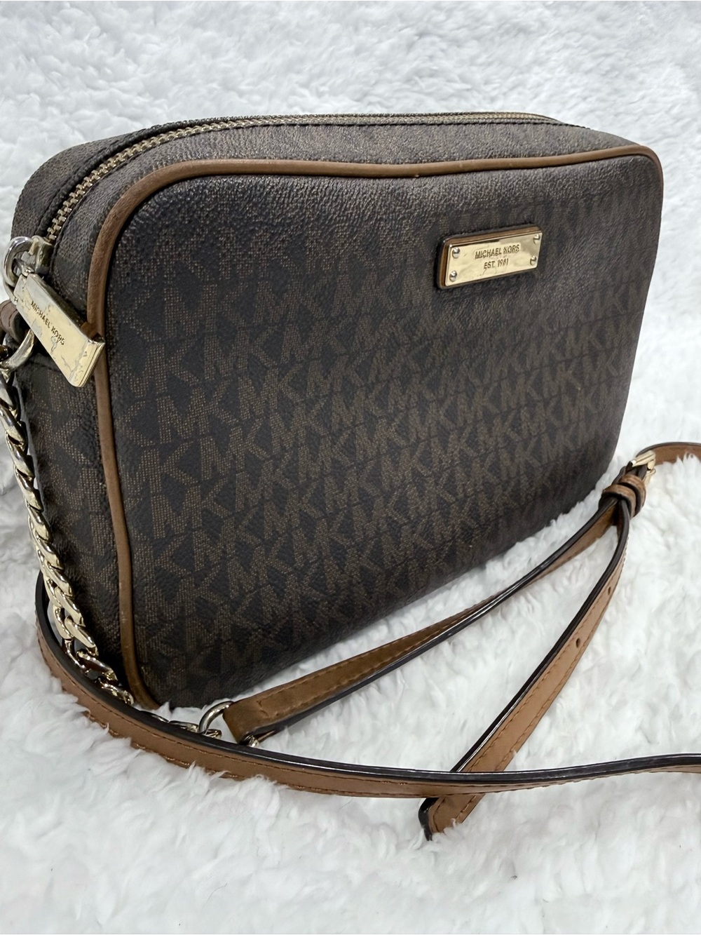 Michael Kors Jet Set Signature MK Brown Crossbody Bag Gold Chain - Picture 2 of 4